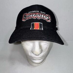 Vintage Adidas 1990’s Tampa Bay Buccaneers Black Fitted 7 1/4” Baseball Hat Wool